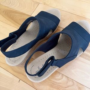 Clarks Annadel Ivory Navy Nubuck Sandals
